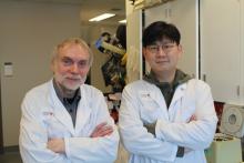  Janusz Rak, senior scientist at the RI-MUHC and the Montreal Children’s Hospital of the MUHC and Dongsic Choi, postdoctoral research associate